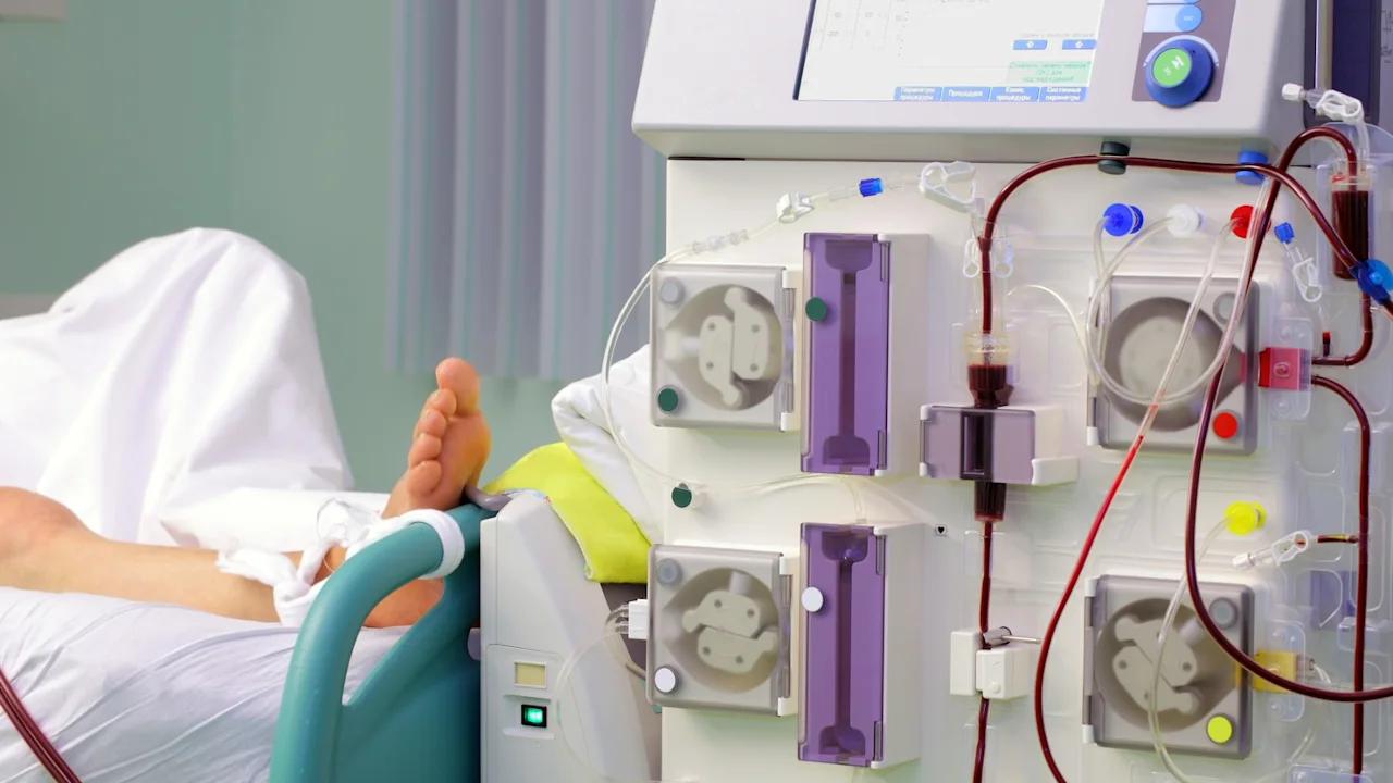 What are the complications of C3 glomerulopathy?